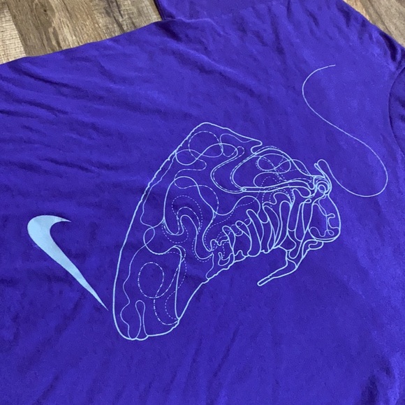 2011 Nike Center Swoosh Sneaker Short Sleeve - Picture 2 of 4